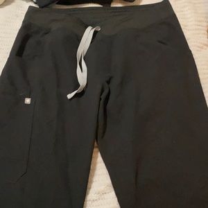 Figs Kade Cargo woman’s scrub pants